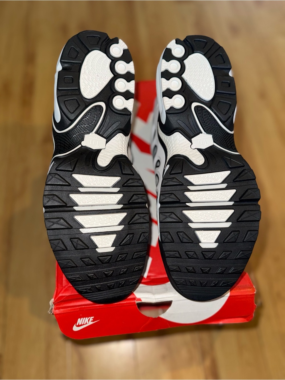 Nike Black & White Flame-Pattern Athletic Sneakers - Picture 6 of 10